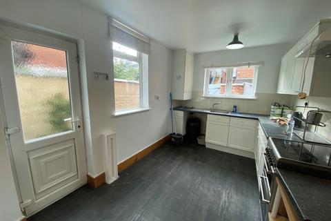 3 bedroom terraced house to rent, Furnival St, Crewe