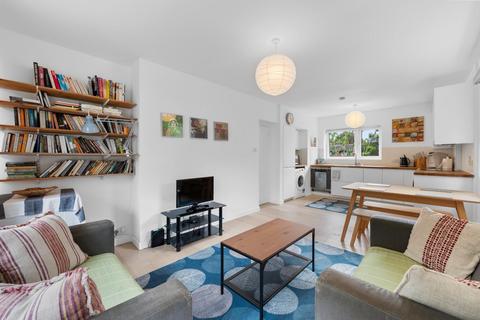 2 bedroom flat for sale, Highbury Quadrant, London, N5