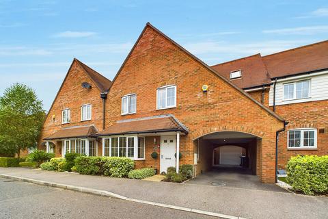 4 bedroom terraced house for sale, Beeches Way , Horsham