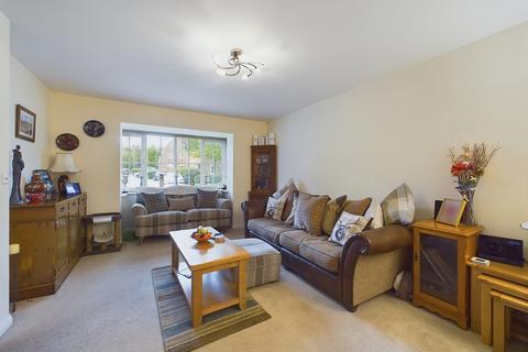 25 Beeches Way, Faygate, Horsham, RH12 0AB