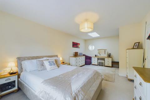 25 Beeches Way, Faygate, Horsham, RH12 0AB