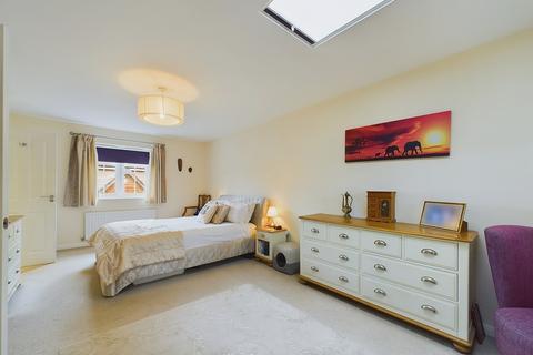 25 Beeches Way, Faygate, Horsham, RH12 0AB