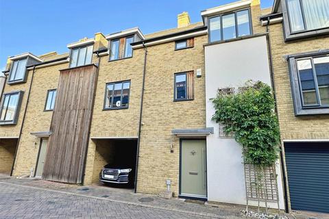 3 bedroom townhouse for sale, Hardy Close, Chelmsford