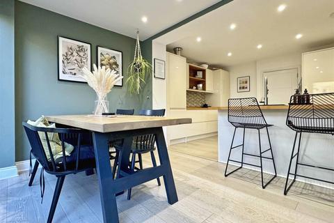 26 Hardy Close, Chelmsford, CM1 1AE