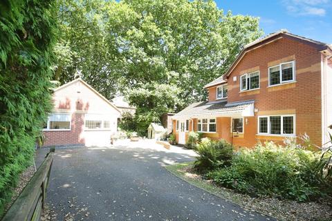 4 bedroom detached house for sale, Walnut Close, Hartshill