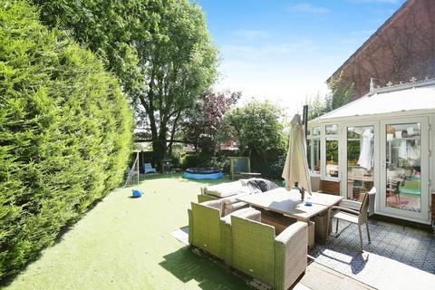 12 Walnut Close, Hartshill, Nuneaton, CV10 0XH