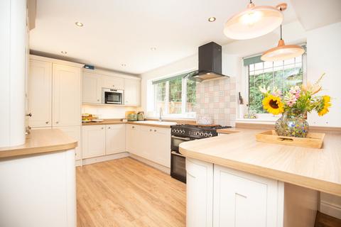 12 Walnut Close, Hartshill, Nuneaton, CV10 0XH