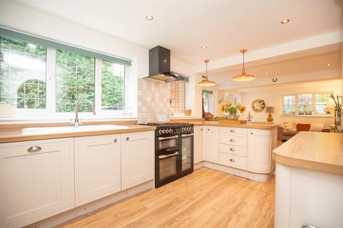 12 Walnut Close, Hartshill, Nuneaton, CV10 0XH