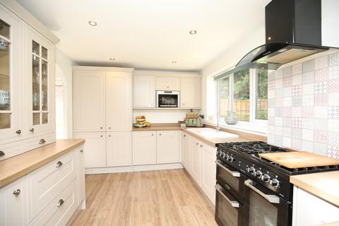 12 Walnut Close, Hartshill, Nuneaton, CV10 0XH