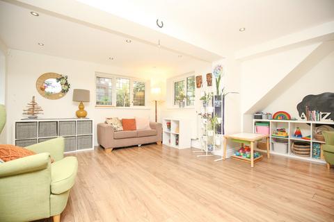 12 Walnut Close, Hartshill, Nuneaton, CV10 0XH