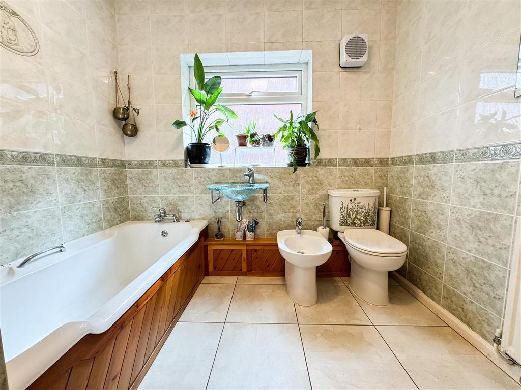 Ground floor bathroom