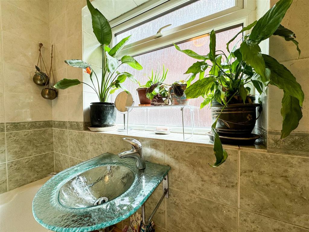 Ground floor bathroom