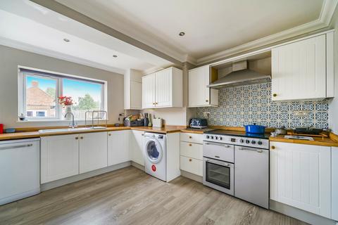 3 bedroom terraced house for sale, Southdown Road, Hersham, KT12