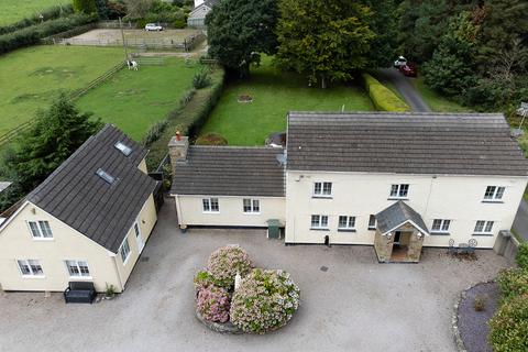 5 bedroom detached house for sale, Clements End + Detached Annexe