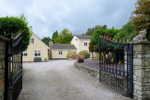 5 bedroom detached house for sale, Clements End + Detached Annexe