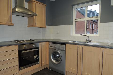 2 bedroom flat to rent, 19a Wallcroft Gardens