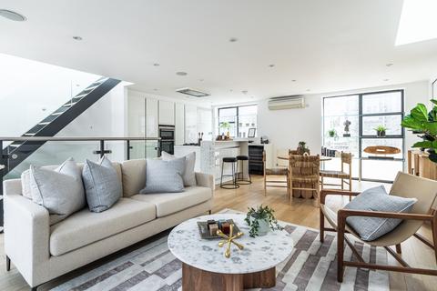 2 Bouton Place, London, N1 1TR