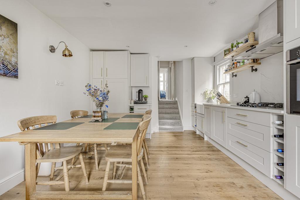 Fernhurst Road, Fulham, London 2 bed flat for sale £675,000