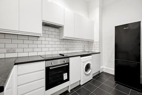 3 bedroom flat to rent, Hilldrop Road, Kentish Town, London