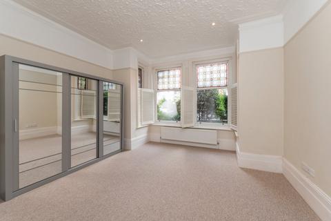 3 bedroom flat for sale, Greencroft Gardens, South Hampstead, London