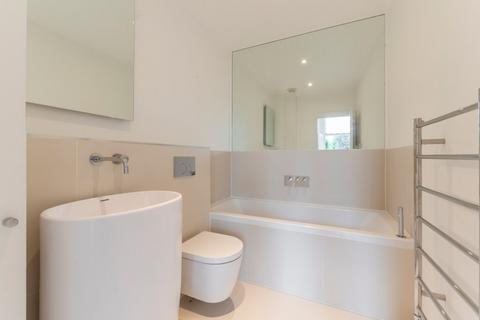 3 bedroom flat for sale, Greencroft Gardens, South Hampstead, London