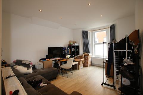 2 bedroom ground floor flat to rent, Villiers Road, Willesden, London, NW2