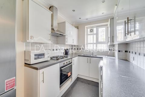 4 bedroom flat to rent, Cranston Estate, Islington, London