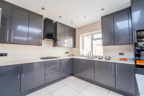 124 Fern Lane, Hounslow, TW5 0HJ