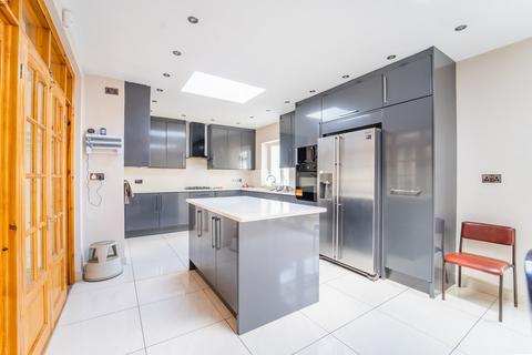 124 Fern Lane, Hounslow, TW5 0HJ