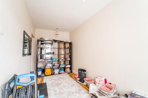 124 Fern Lane, Hounslow, TW5 0HJ