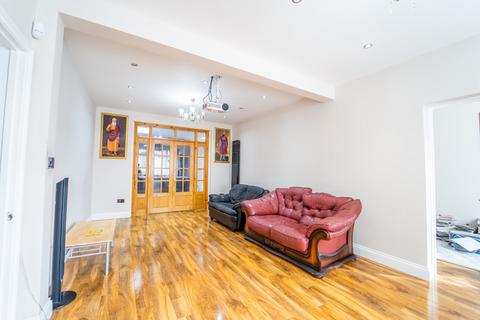124 Fern Lane, Hounslow, TW5 0HJ
