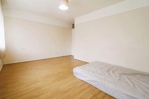 1 bedroom flat for sale, Lorne Close, Slough