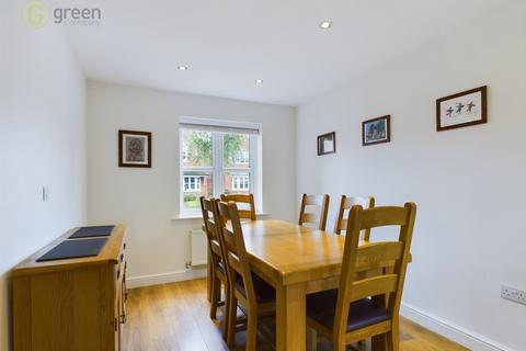 32 Croft Close, Two Gates, Tamworth, B77 1BF
