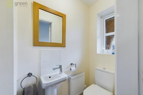 32 Croft Close, Two Gates, Tamworth, B77 1BF