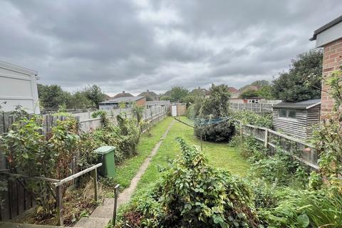 3 bedroom terraced house for sale, Fourth Avenue, Rush Green