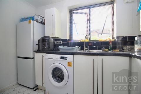 2 bedroom maisonette for sale, Hollybush Way, West Cheshunt