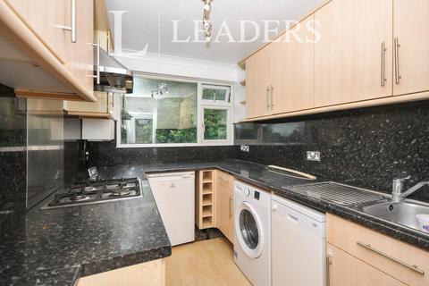 2 bedroom flat to rent, The Crescens, Sanderstead Road, CR2