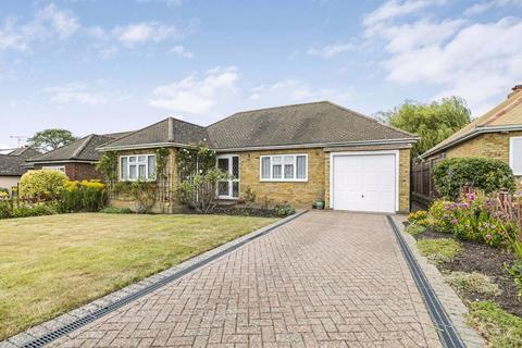 3 bedroom bungalow for sale, Leewood Way, Effingham