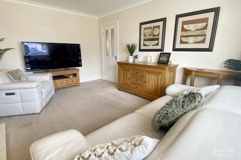 7 Croasdale Close, Royton, Oldham, OL2 6QE