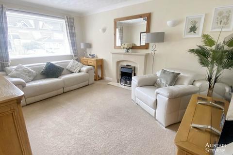 7 Croasdale Close, Royton, Oldham, OL2 6QE