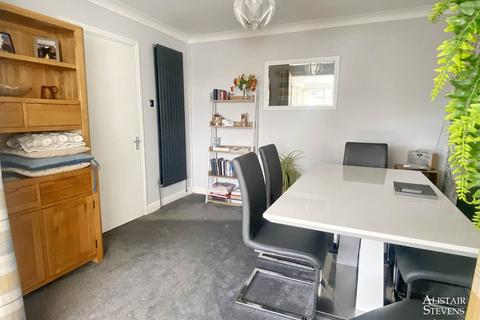 7 Croasdale Close, Royton, Oldham, OL2 6QE