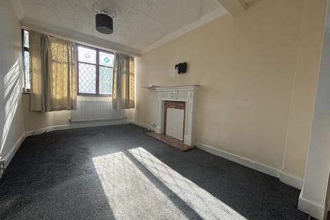 3 bedroom terraced house to rent, Highfield Road, Woodford, IG8