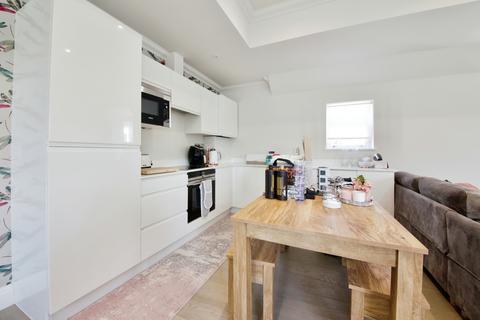 1 bedroom flat to rent, The Croft, Whitehall Road, IG8