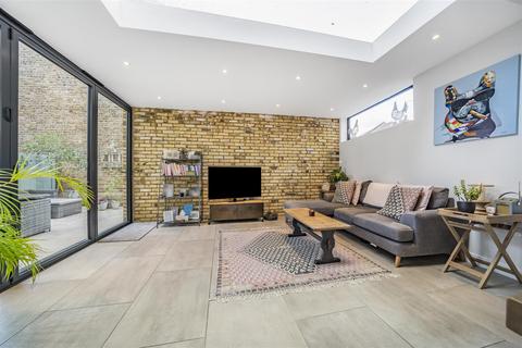 2 bedroom maisonette for sale, Norfolk Road, Colliers Wood SW19