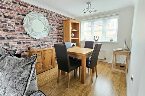 3 bedroom semi-detached house for sale, Avon Way, Hilton