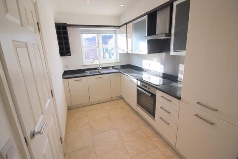 4 bedroom townhouse to rent, Winifred Street, Hucknall, Nottingham, NG15 7RX