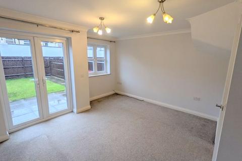 4 bedroom townhouse to rent, Winifred Street, Hucknall, Nottingham, NG15 7RX