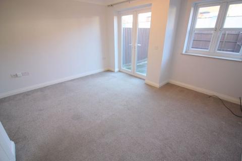 4 bedroom townhouse to rent, Winifred Street, Hucknall, Nottingham, NG15 7RX