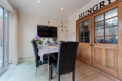 37 Gascoigne Road, New Addington, Croydon, CR0 0NH