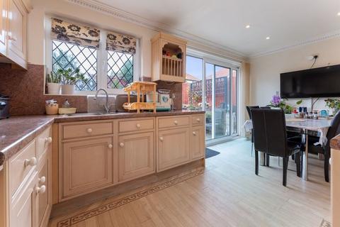 37 Gascoigne Road, New Addington, Croydon, CR0 0NH